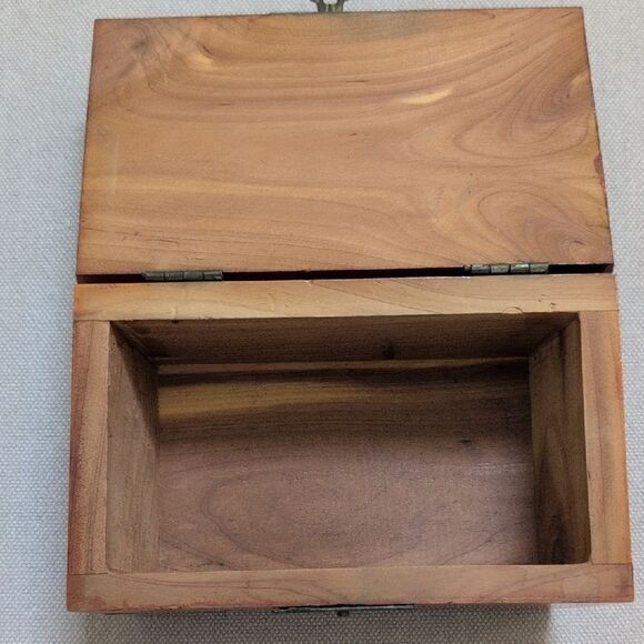 Vintage Rustic Wooden Lidded Storage Box with Metal Clasp - Picture 5 of 7